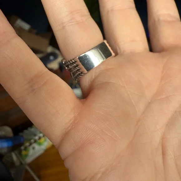 UNY JEWEL Ring Beautiful Multi CZ Twisted Cable Wire Designer - Picture 5 of 6